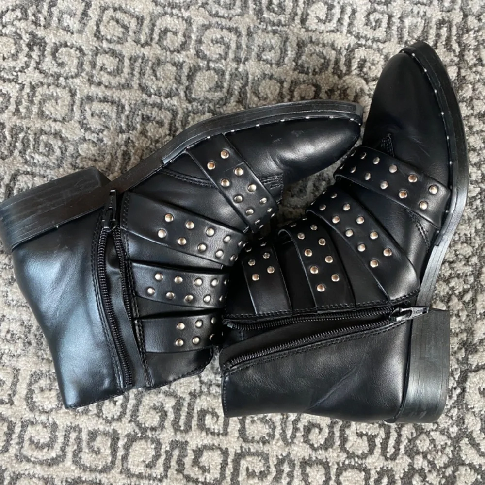 Studded Moto Boots - Picture 4 of 4